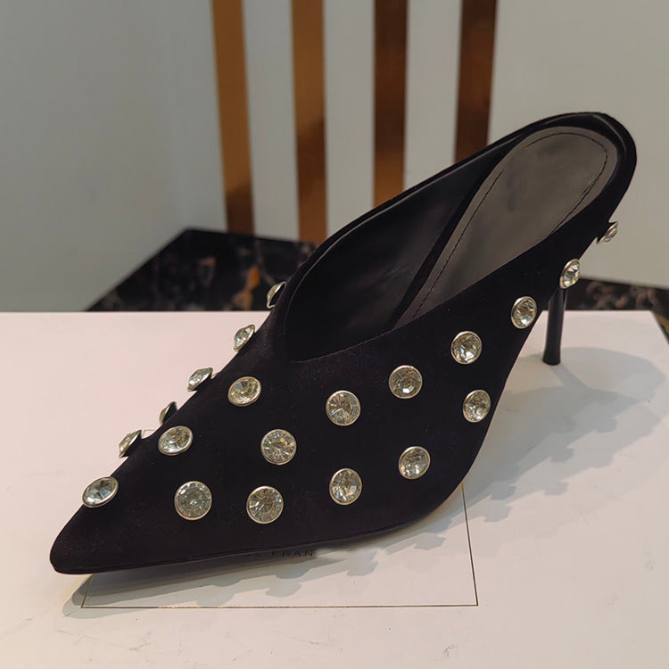 Walk down the runway filled with diamond slippers with high heels Vintage suede pointed stiletto heels elegant diamond half bag drag
