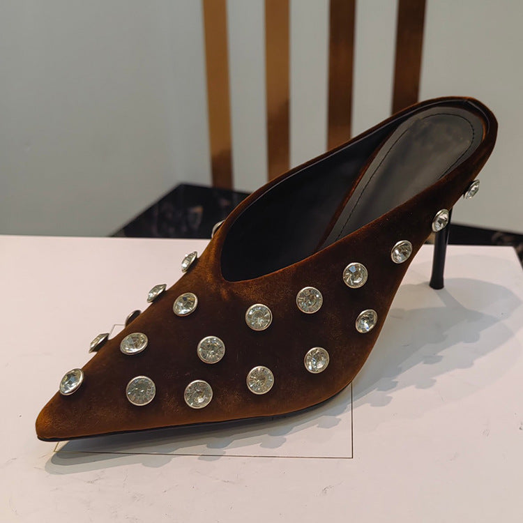 Walk down the runway filled with diamond slippers with high heels Vintage suede pointed stiletto heels elegant diamond half bag drag