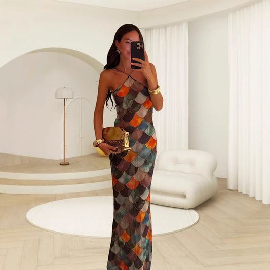 A vacation-style sleeveless cinched-neck dress for women in spring, featuring scale print, backless and cinched waist