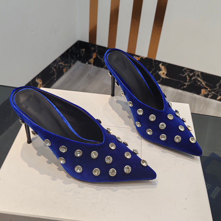 Walk down the runway filled with diamond slippers with high heels Vintage suede pointed stiletto heels elegant diamond half bag drag